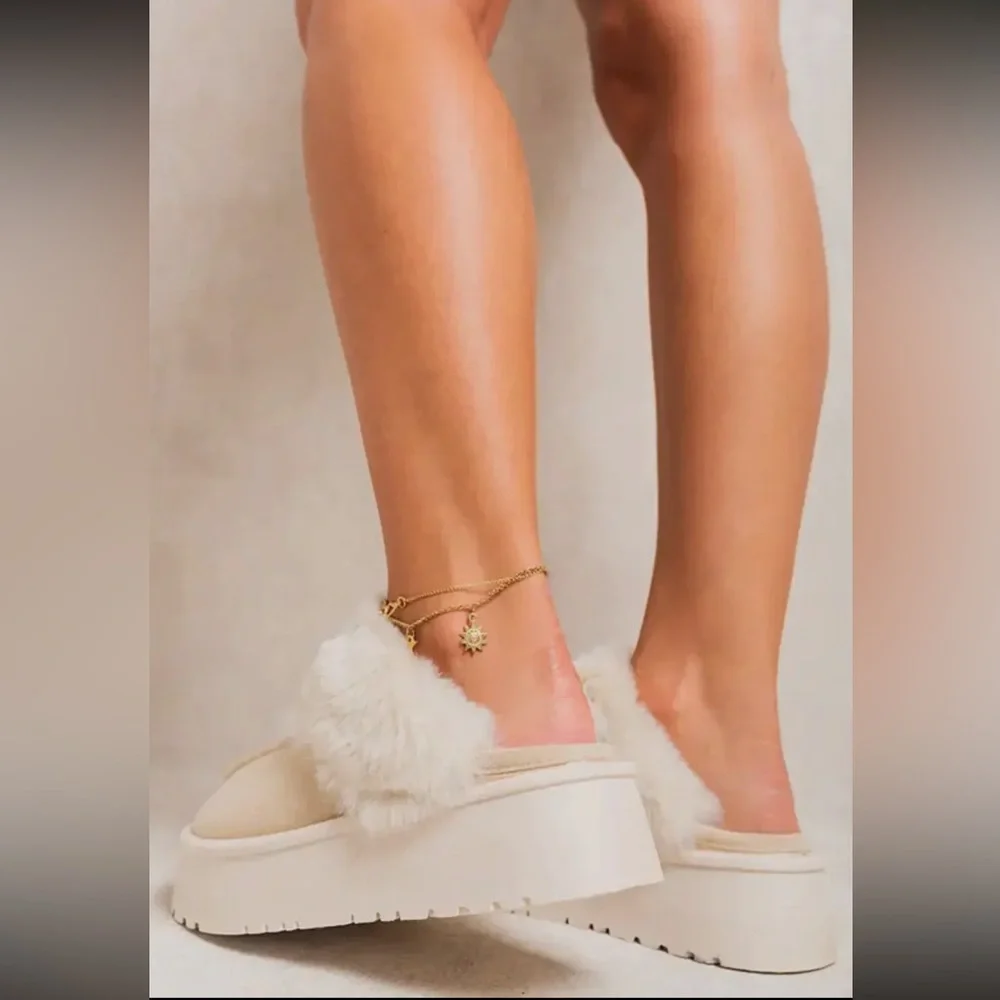 Beige Platform Mule Slipper Faux Fur
Fluffy Shoes - Picture 3 of 3